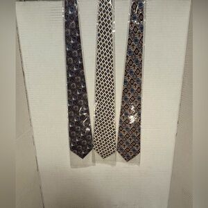Francis 100% silk ties. Elegant Blue patterns  Men's Ties Set 56”L 3.5 W